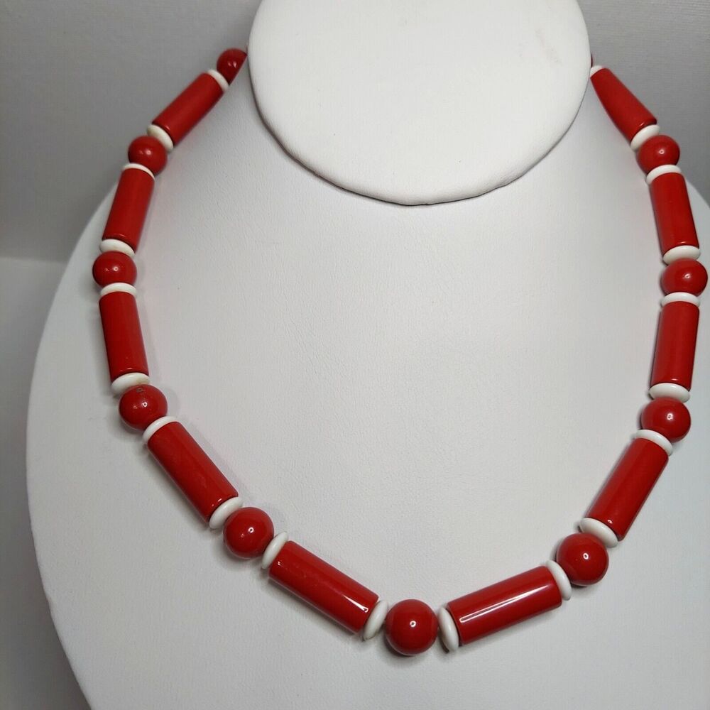 Trifari Red and White necklace 1980s 18"